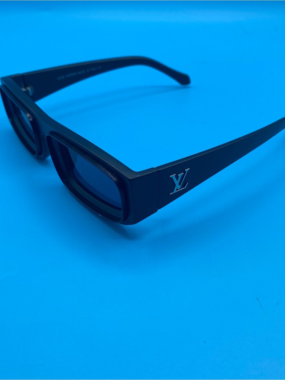 Louis Vuitton Black Rectangular Sunglasses with Dark Lenses - Picture 2 of 4